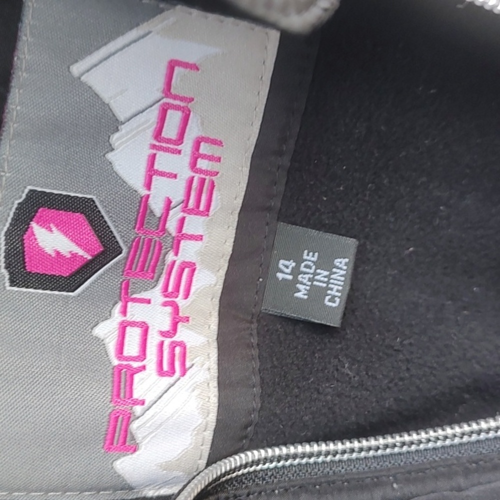 Black Coat* - Picture 8 of 11